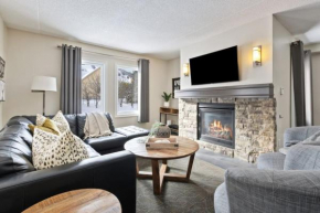 Blue Mountain Chalet Condo with Amazing Location
